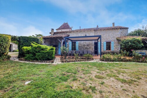 Homerez - Maison spacieuse à Thenac avec piscine privée