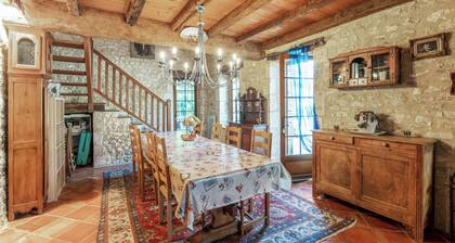 Homerez - Maison spacieuse à Thenac avec piscine privée