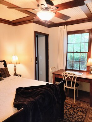 1 bedroom, desk, iron/ironing board, WiFi - Cozy Milton Guest Suite with Private, Wooded Patio & Kitchenette (Alpharetta)