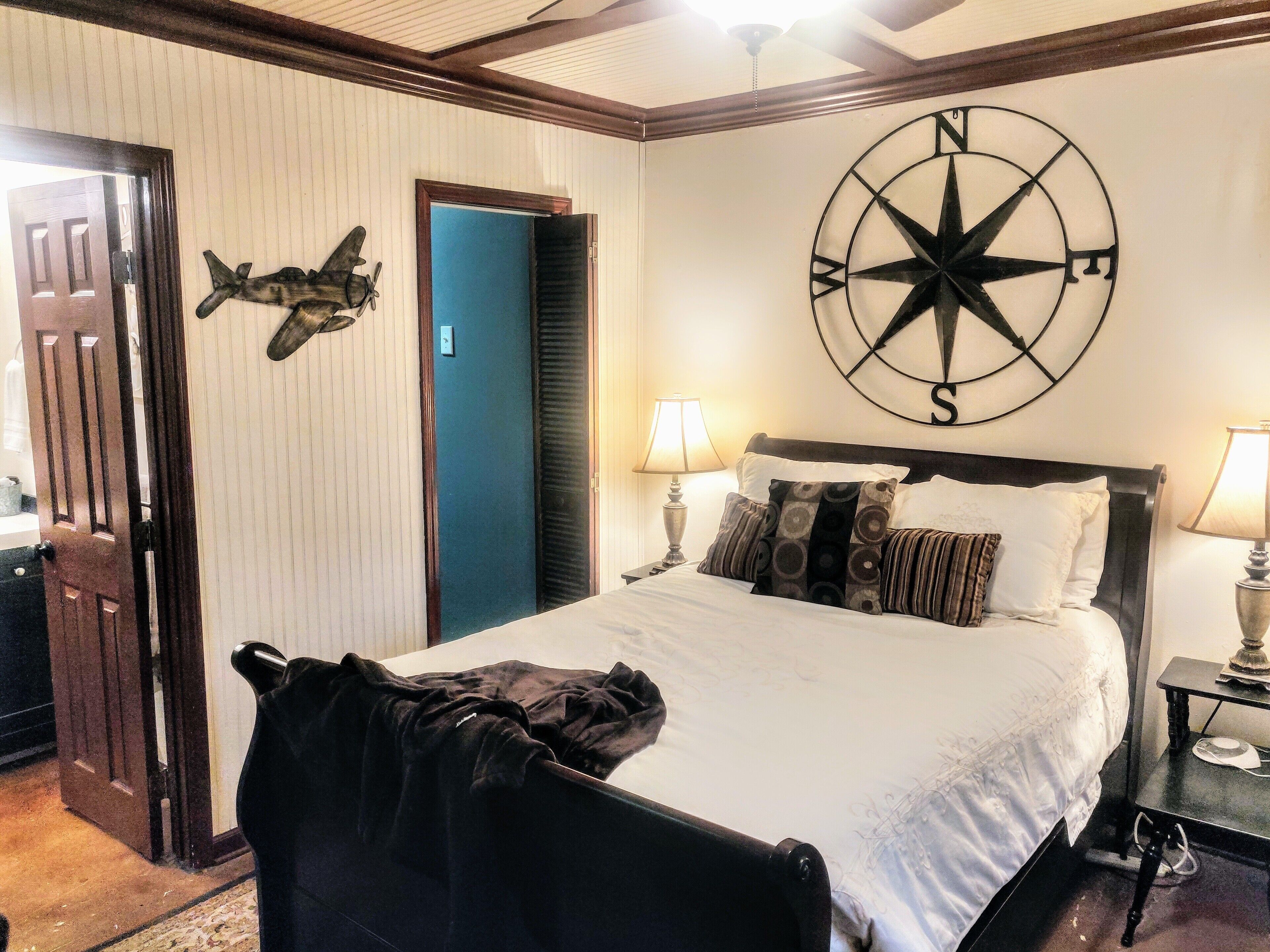 1 bedroom, desk, iron/ironing board, WiFi