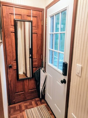 Interior - Cozy Milton Guest Suite with Private, Wooded Patio & Kitchenette (Alpharetta)