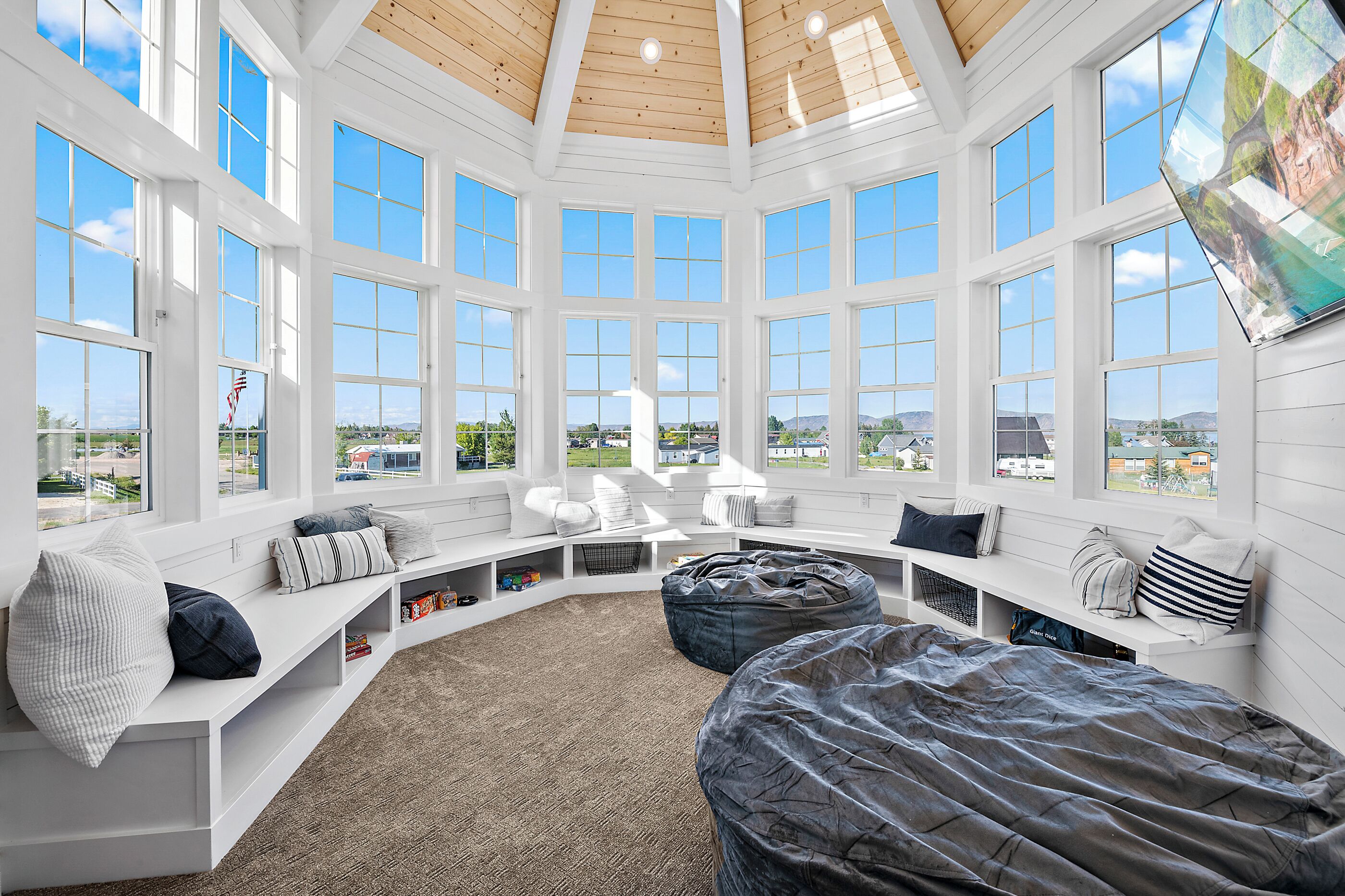 Nantucket (Sleeps 30) by Bear Lake Luxury Rentals