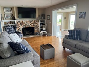 Téléviseur connecté, foyer, lecteur de DVD