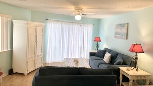 Living area - Cozy Condo Short Walk to the Beach (Miramar Beach)