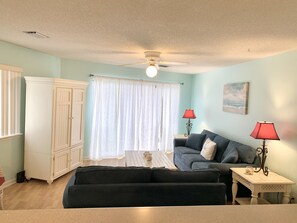 Living area - Cozy Condo Short Walk to the Beach (Miramar Beach)