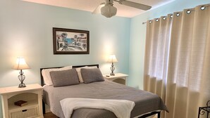 Room - Cozy Condo Short Walk to the Beach (Miramar Beach)