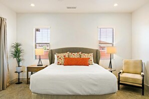 5 Schlafzimmer, Schreibtisch, Bügeleisen/Bügelbrett, WLAN