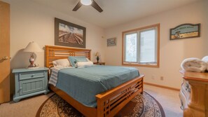 2 bedrooms, iron/ironing board, travel cot, Internet - Down Time at Stop 2 - North Star Properties (Michigan City)