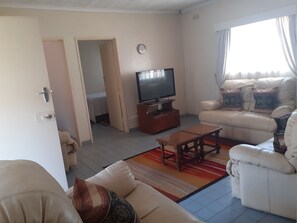 TV - Cottage Sleeps 4 with Pool (Harare)