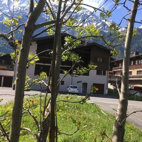 Studio with view of the Mont Blanc range and close to the Village