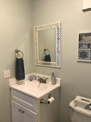 Combined shower/bathtub, hair dryer, towels, toilet paper