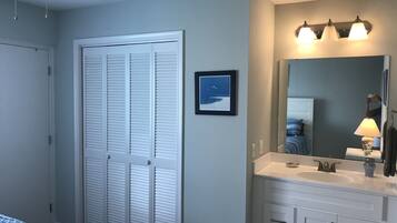 1 soverom, strykejern/-brett, wi-fi (inkludert) og sengetøy