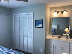 1 slaapkamer, een strijkplank/strijkijzer, gratis wifi, beddengoed