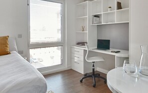 Studio | Free WiFi, bed sheets - Relax By MPH-70 Chic Studios In Prime Liverpool (Liverpool)
