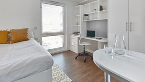 Studio | Wi-Fi gratis dan seprai linen