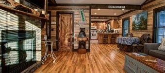 The Oakley House | Quaint, Cabin-Themed Home in Asheville | Close to the Biltmore Estate