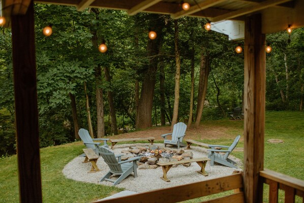 Property grounds - Waterfront retreat near Hershey Park. Sleeps 10. (Middletown)