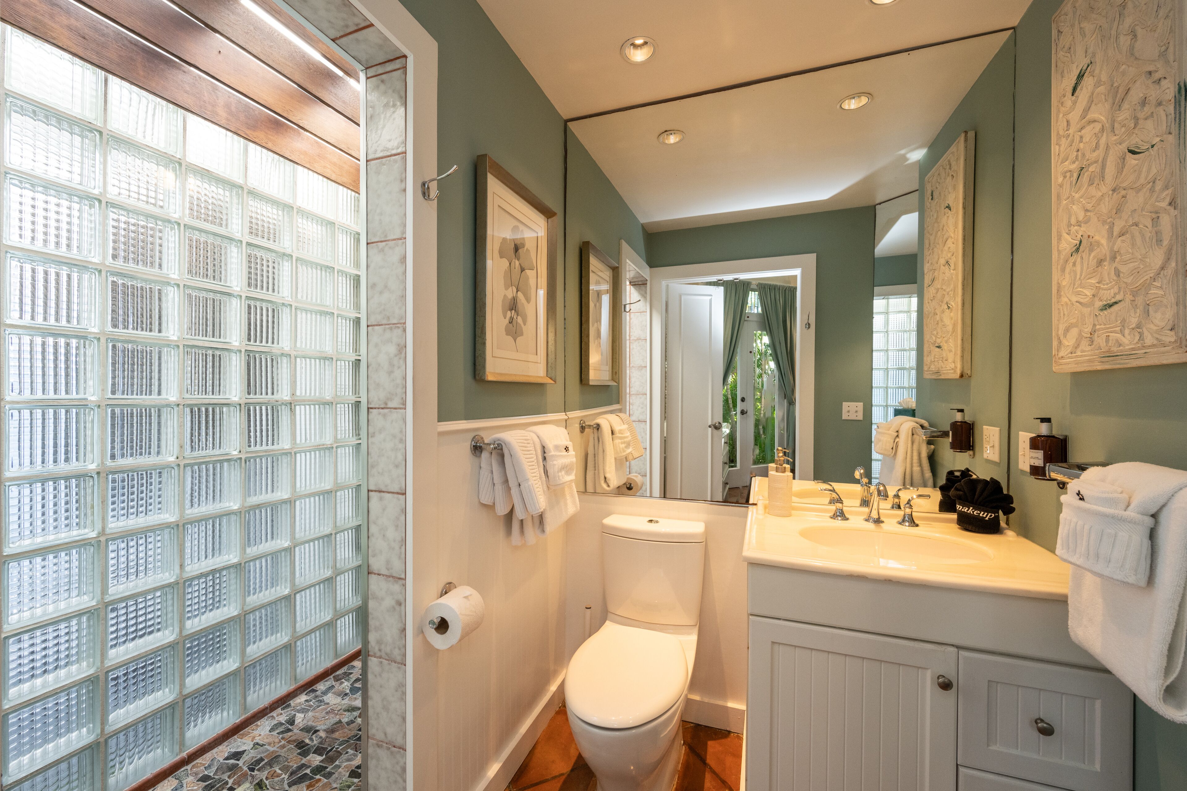 Photo - The Mermaid & The Alligator