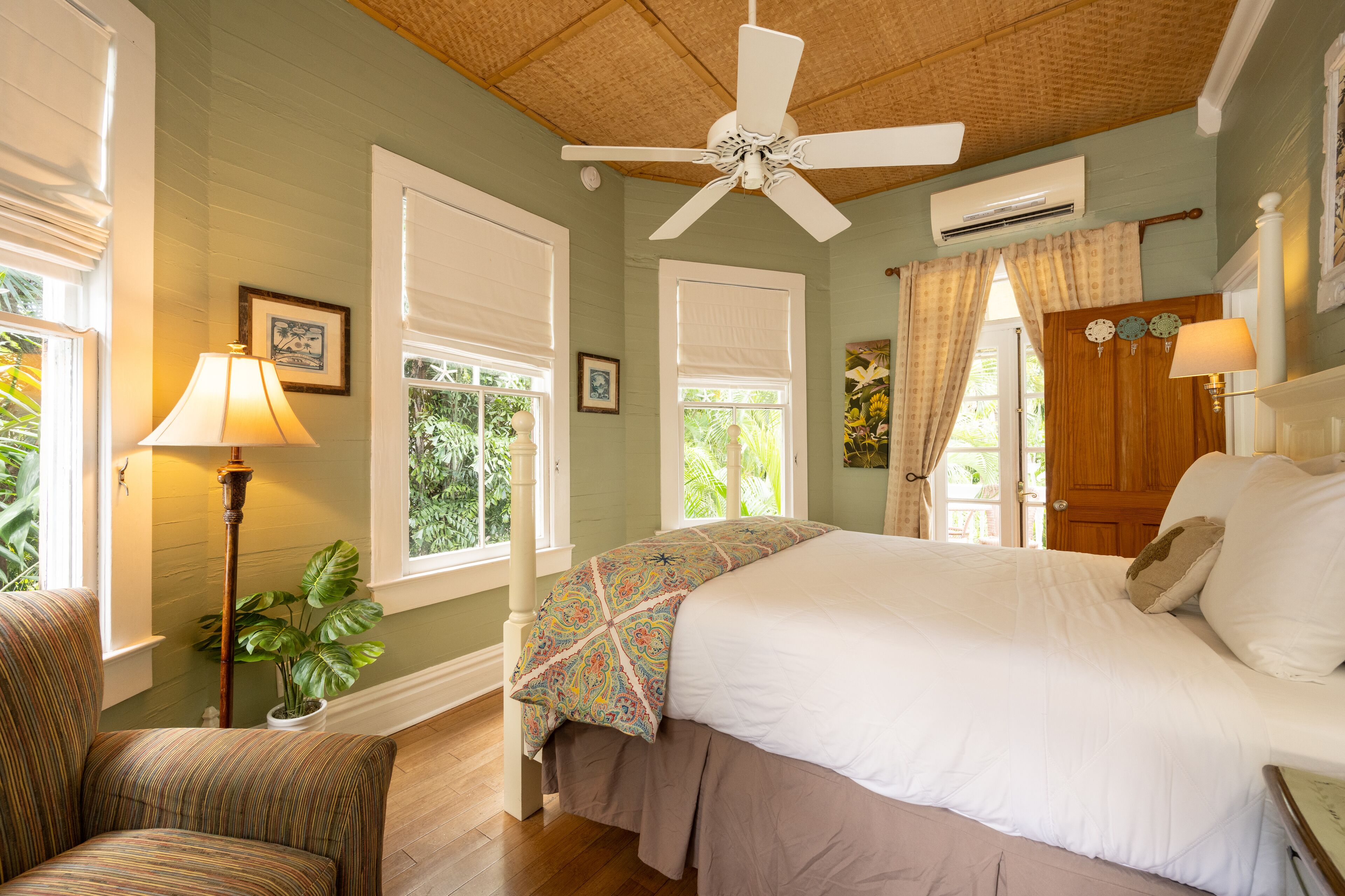 Photo - The Mermaid & The Alligator