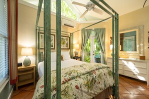 In-room safe, iron/ironing board, free WiFi, bed sheets - The Mermaid & Alligator (Key West)