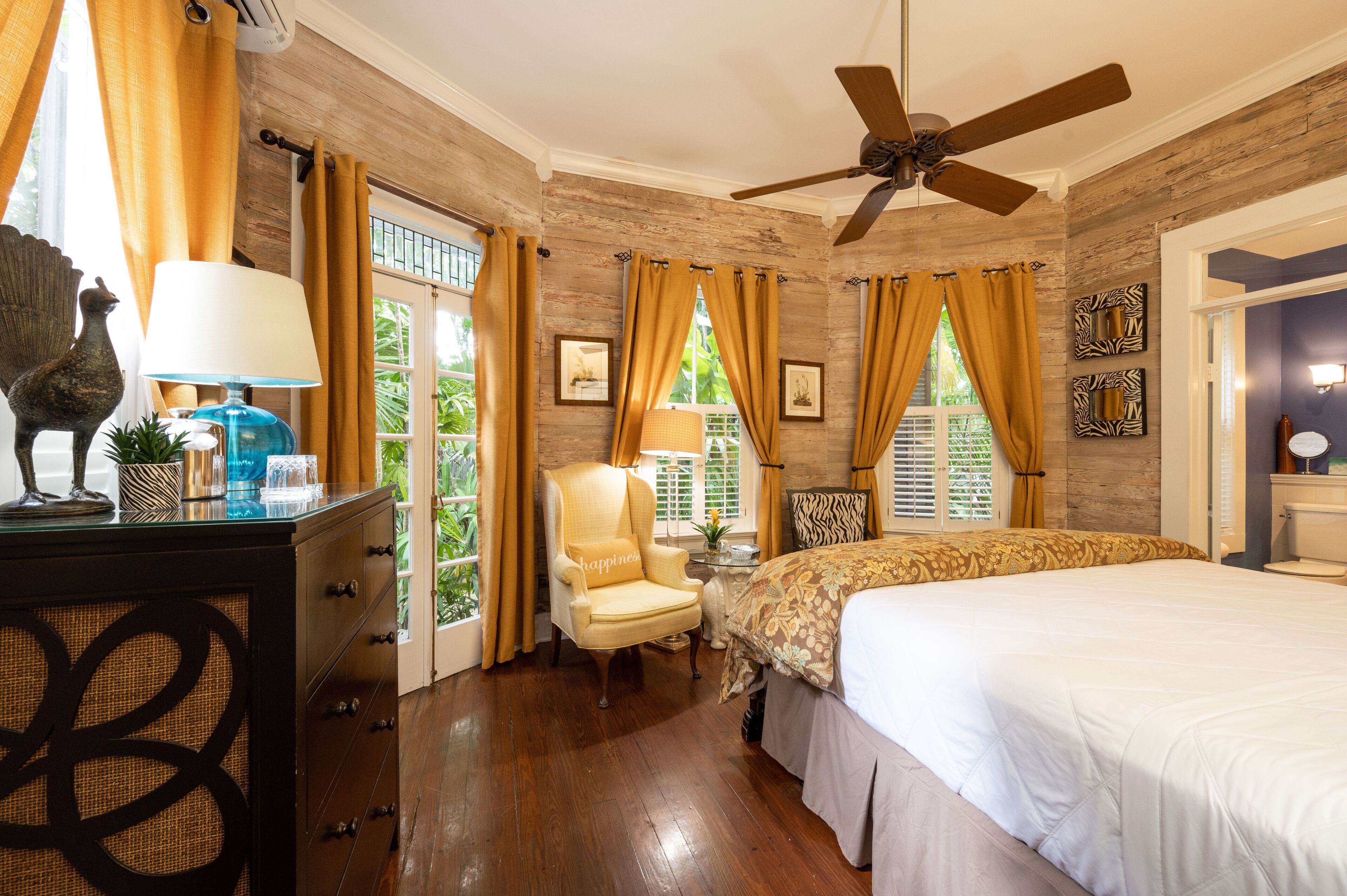 Photo - The Mermaid & The Alligator