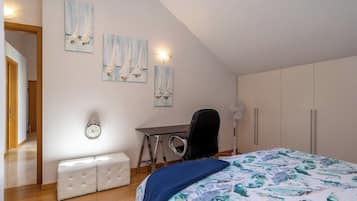 2 bedrooms, desk, iron/ironing board, WiFi (free)