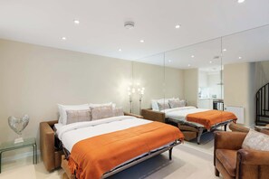1 bedroom, iron/ironing board, Internet, bed sheets - Contemporary 1BDR Home 10 Mins from Hyde Park (London)