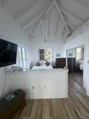 1 Schlafzimmer, Schreibtisch, Bügeleisen/Bügelbrett, Reisekinderbett