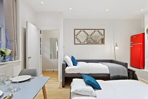 1 slaapkamer, een strijkplank/strijkijzer, internet, beddengoed