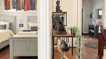 3 bedrooms, in-room safe, desk, iron/ironing board