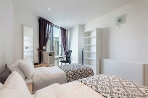 2 bedrooms, iron/ironing board, internet, bed sheets - 1BD Flat with City Views, Elephant & Castle (London)