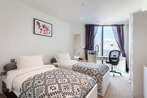2 bedrooms, iron/ironing board, internet, bed sheets