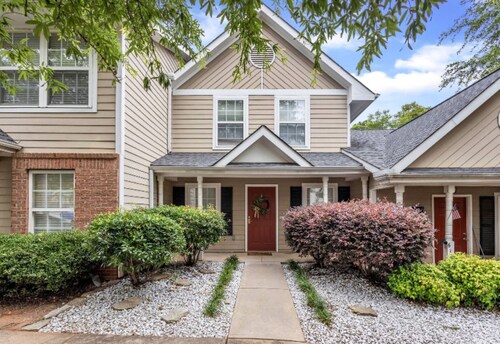 Quiet, Cozy, Dead End Street. Queen Beds, Smart TVs. Close to downtown!