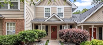Chefs Kitchen, King Beds, Smart TVs. Close to downtown! Dead End Street