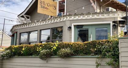 Pet-Friendly Orchard House: Quiet Sanctuary Blocks from UO & Hayward Field