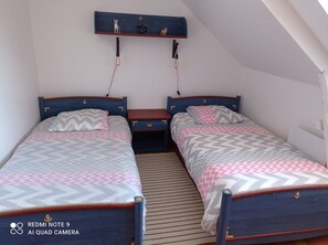 2 室のベッドルーム、アイロン / アイロン台、ベッドシーツ