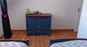 2 Schlafzimmer, Bügeleisen/Bügelbrett, Bettwäsche