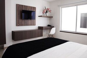 デラックス ルーム | イタリアのフレッテ製シーツ、高級寝具、羽毛の掛け布団、セレクト コンフォート製ベッド