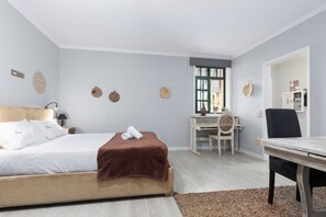 1 habitación, tabla de planchar con plancha, wifi y ropa de cama 