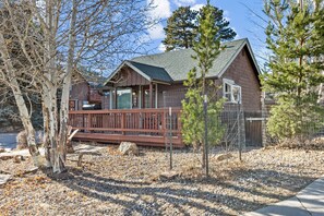 Exterior - Downtown Estes Park, Romantic Cabin, RMNP, Hot Tub, Snow Shoes! Estes Highlands Cabin (Estes Park)