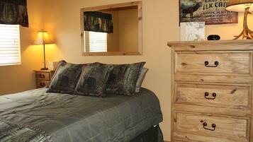 1 slaapkamer, een strijkplank/strijkijzer, gratis wifi, beddengoed