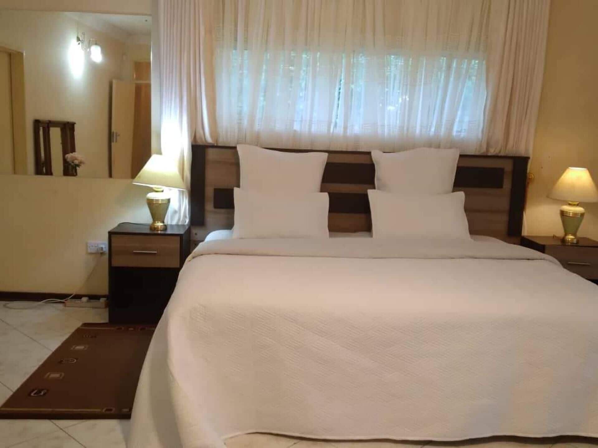 6 phòng ngủ, bàn ủi/dụng cụ ủi quần áo 