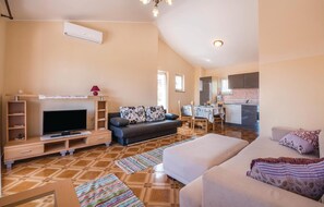 Apartment | Living room | TV - Nice Home in Betiga With Wifi and 0 Bedrooms (Vodnjan)