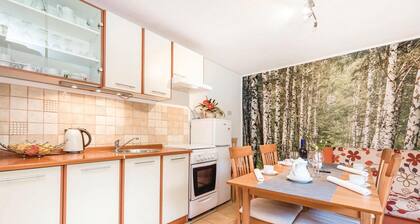 Nice Home in Licko Lesce With 2 Bedrooms and Wifi