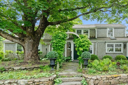 Historic 1753 Home In The Heart Of Town