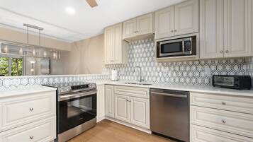 Coffee/tea maker, fridge, microwave, oven