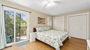 2 bedrooms, desk, iron/ironing board, travel crib