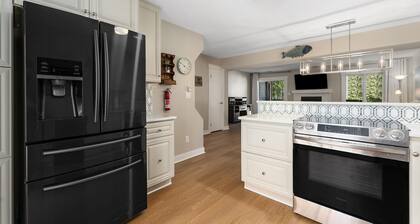 25th Street by the Sea! Superb Two Bedroom Condo 500 ft from Ocean w/Garage