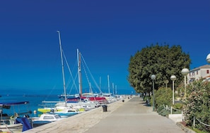 Exterior - Stunning Home in Malinska With Wifi and 2 Bedrooms (Malinska-Dubasnica)