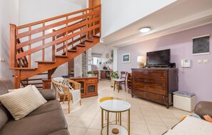 Apartment | Living room - Awesome Home in Pula With Wifi and 2 Bedrooms (Pula)